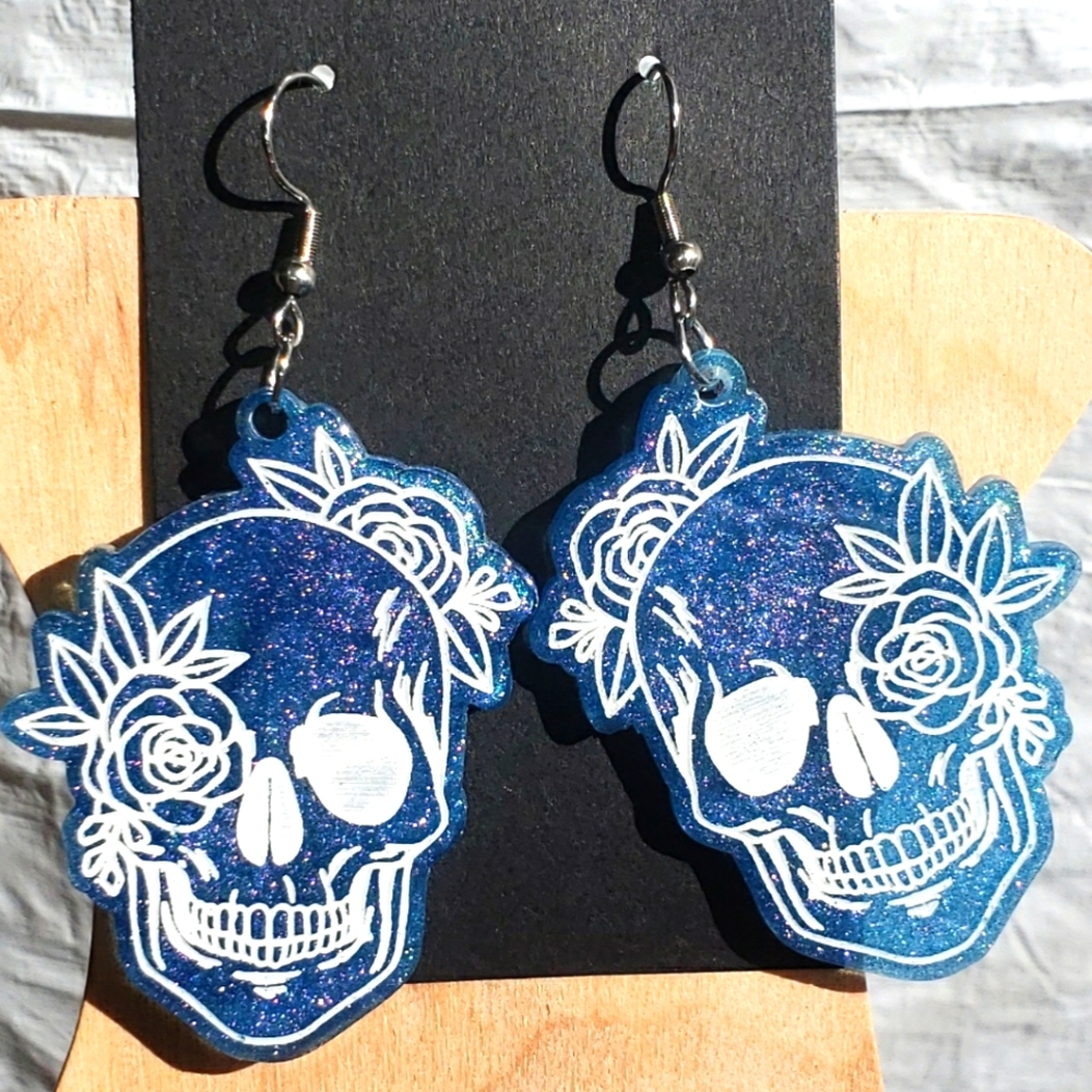 Violet color shifting Skull Earrings/Resin Jewelry/ Stainless Steel Hooks - Picture 1 of 3